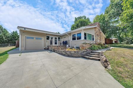 7015 Greenway DR