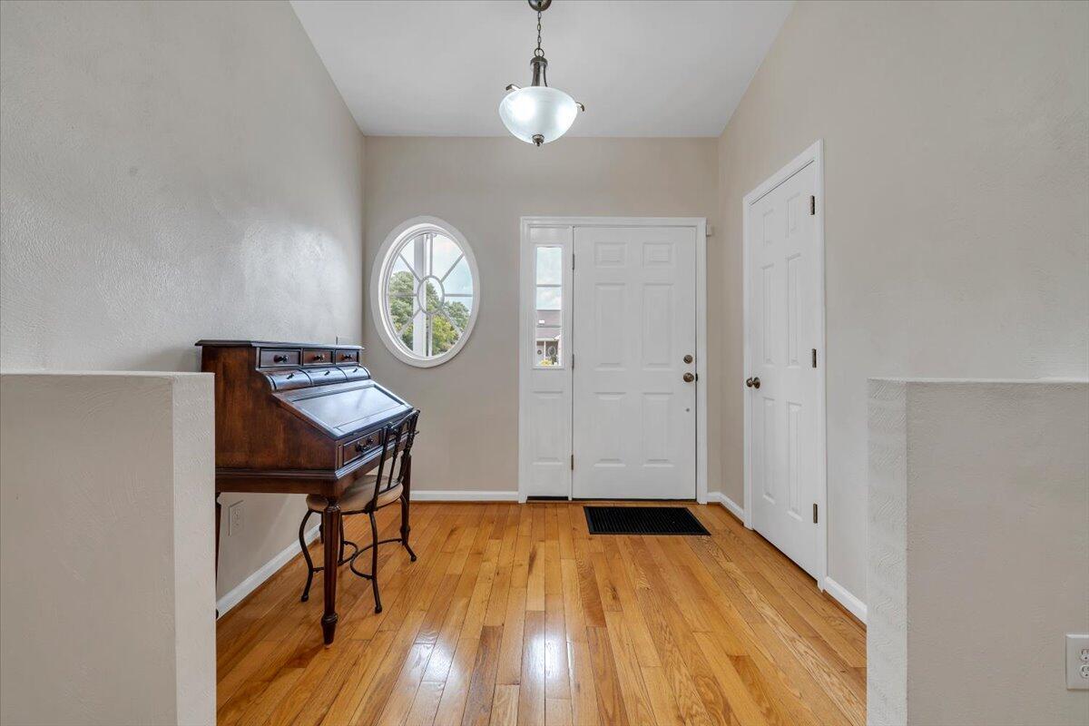 Image 4: Entry Foyer