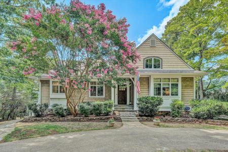 219 Lee DR