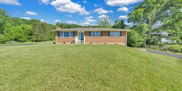 1108 E Dolly Ann DR