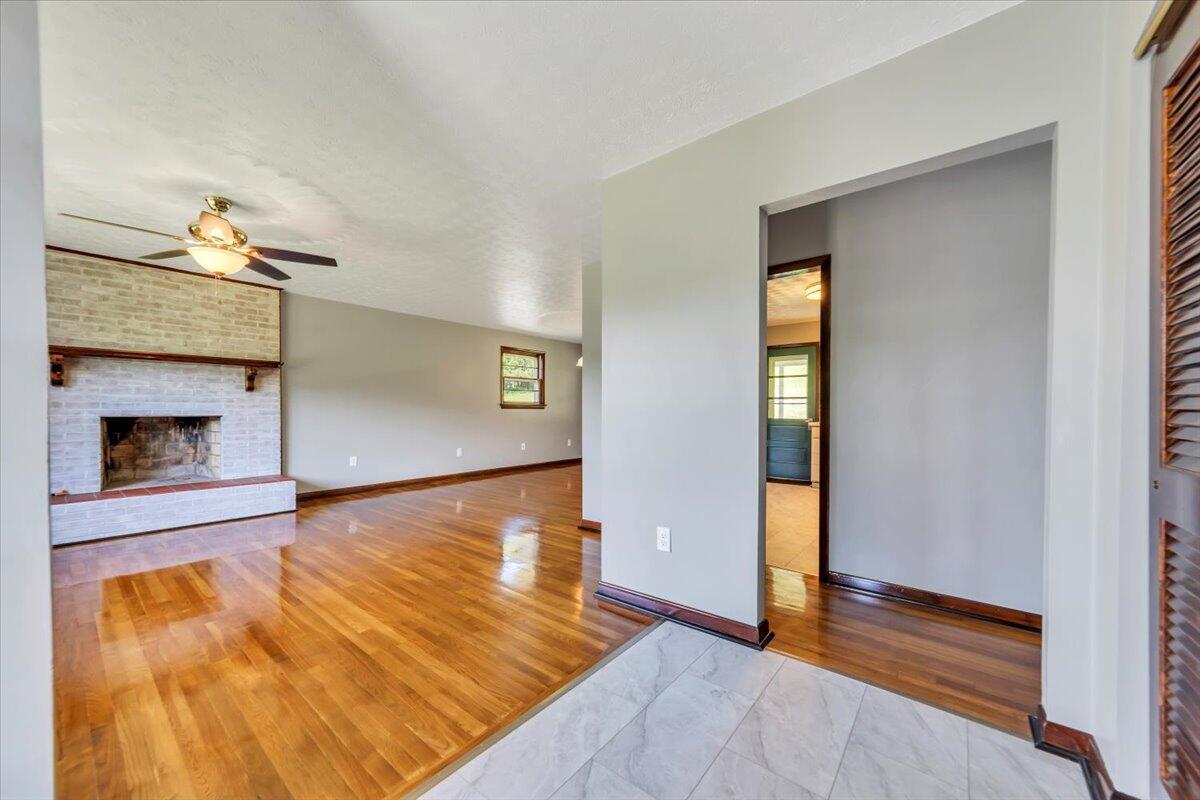 Image 4: 009-MIB03012