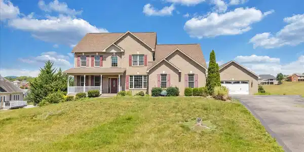31 Fairway CT