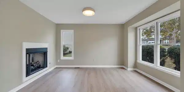 Image 4: 4 living room