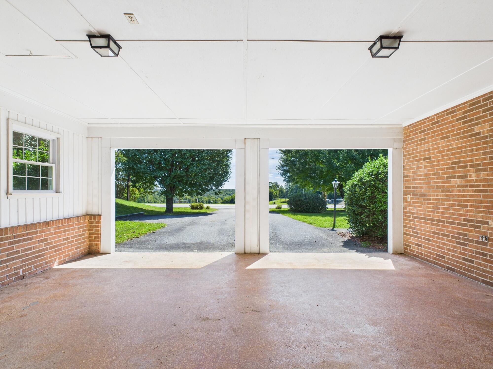 Image 3: CAM03273G0-PR0047-STILL023