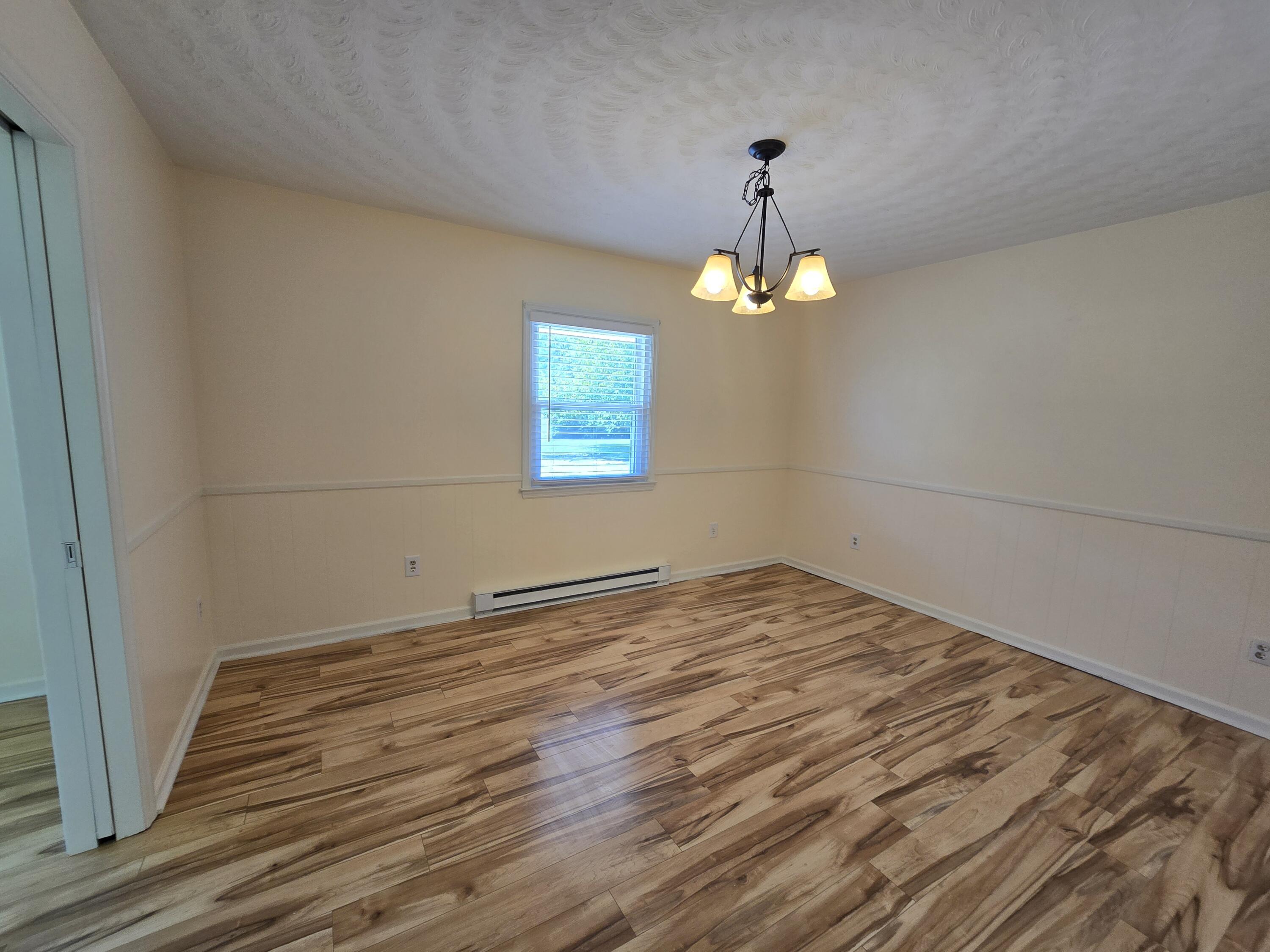 Image 4: Craig Ck Dining Room