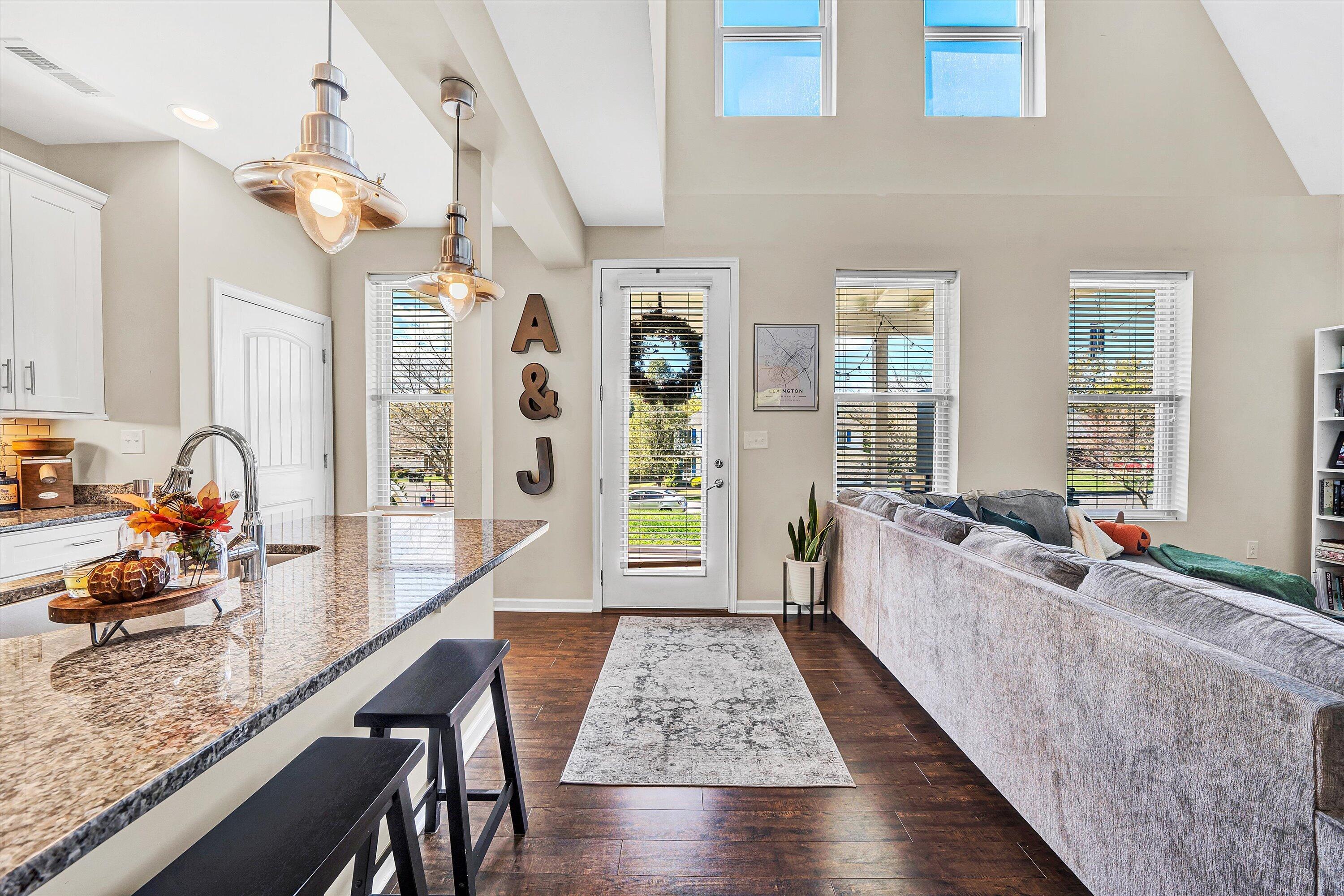 Image 4: 04-SGP-00040