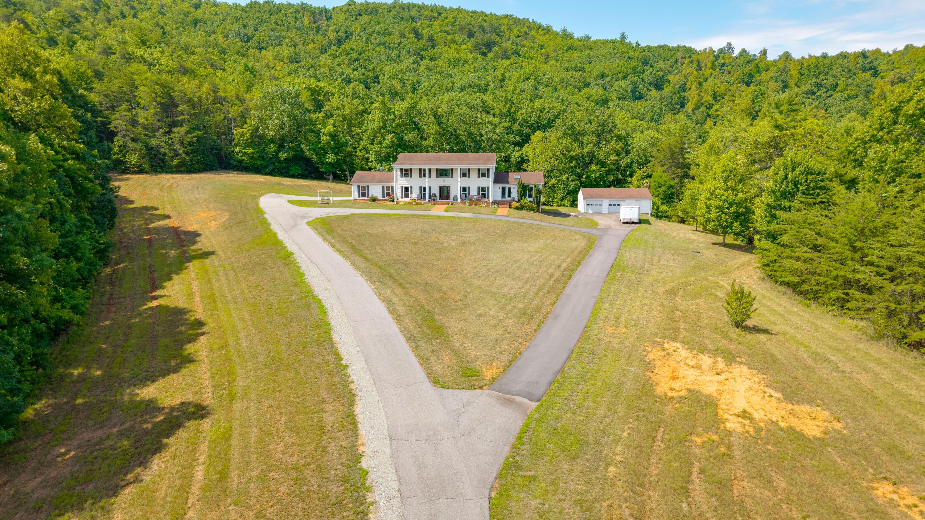 Image 4: Beautiful Home on 92 ACRES