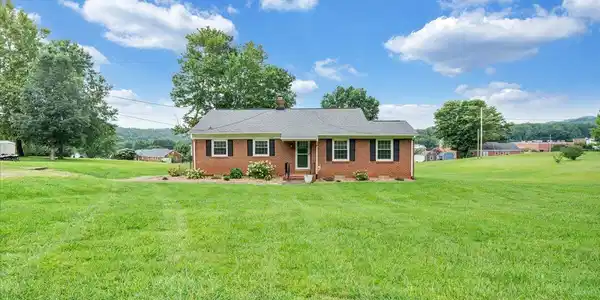235 Arthur CIR