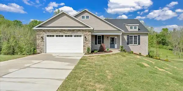 447 Hollymeade LN