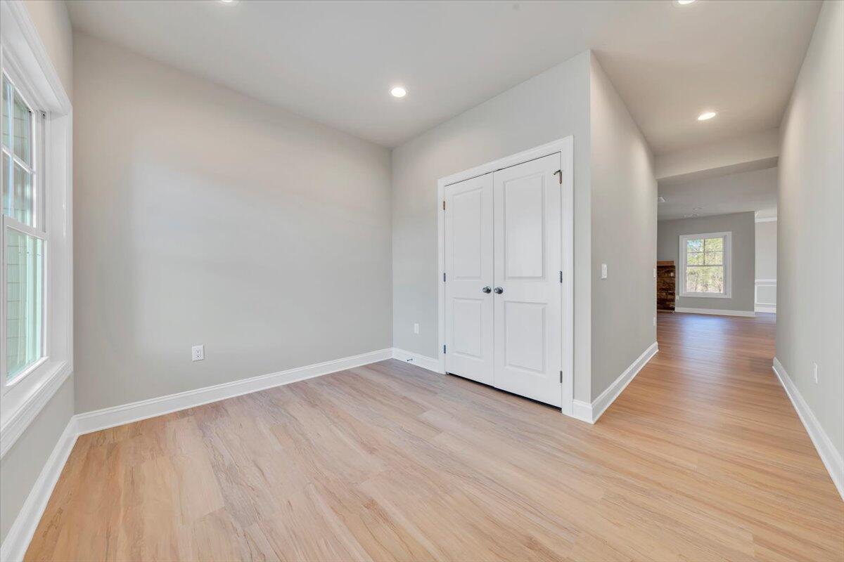 Image 2: 1. Foyer