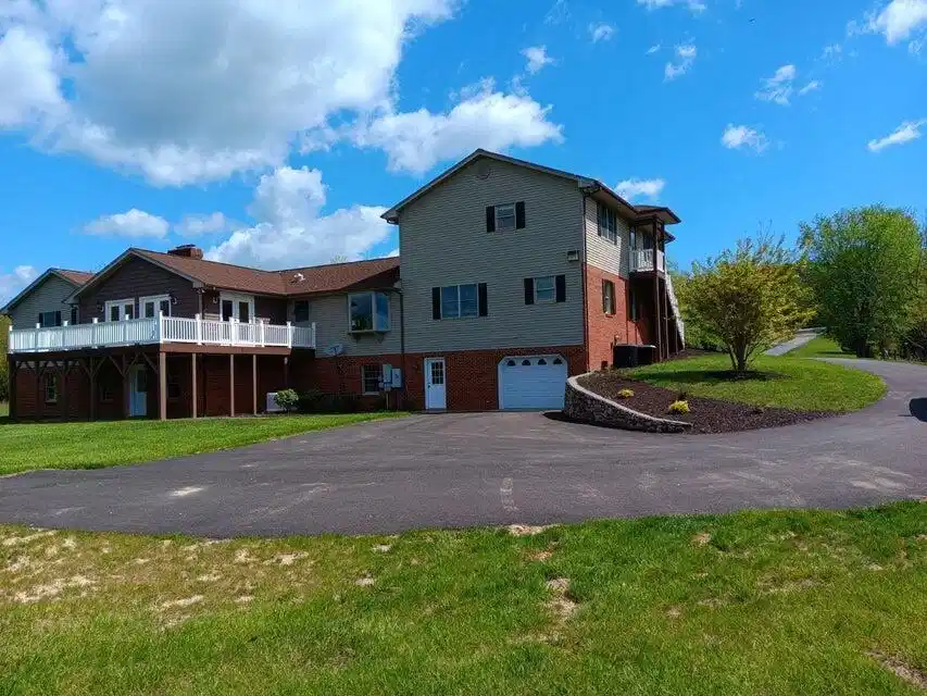Image 1: 232 Jackson Dr.
