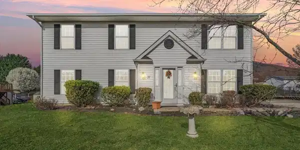 37 Gala DR