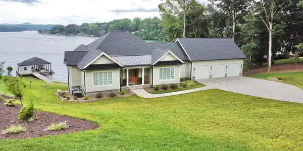 1115 Oakshire LN