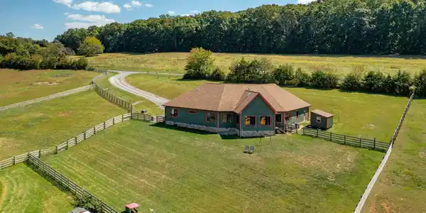 Image 4: 4 747 New Providence Rd