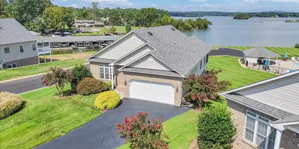 305 Lands End CIR