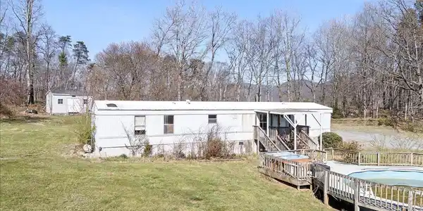 1165 Crouch RD