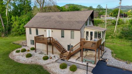 8796 Roanoke RD