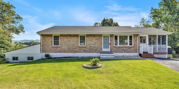 144 Lenox CIR