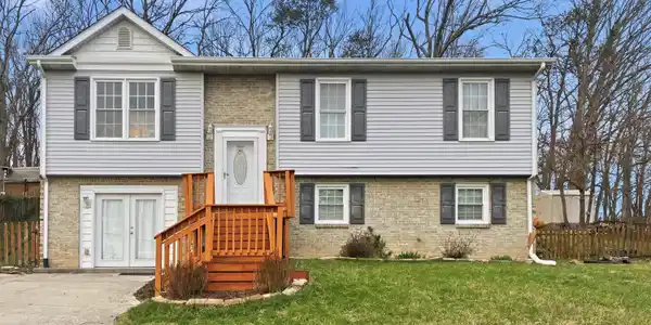 385 Tanglewood DR