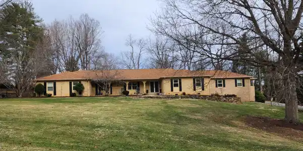 93 Coventry LN