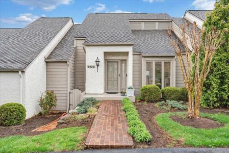 4923 Hunting Hills CT
