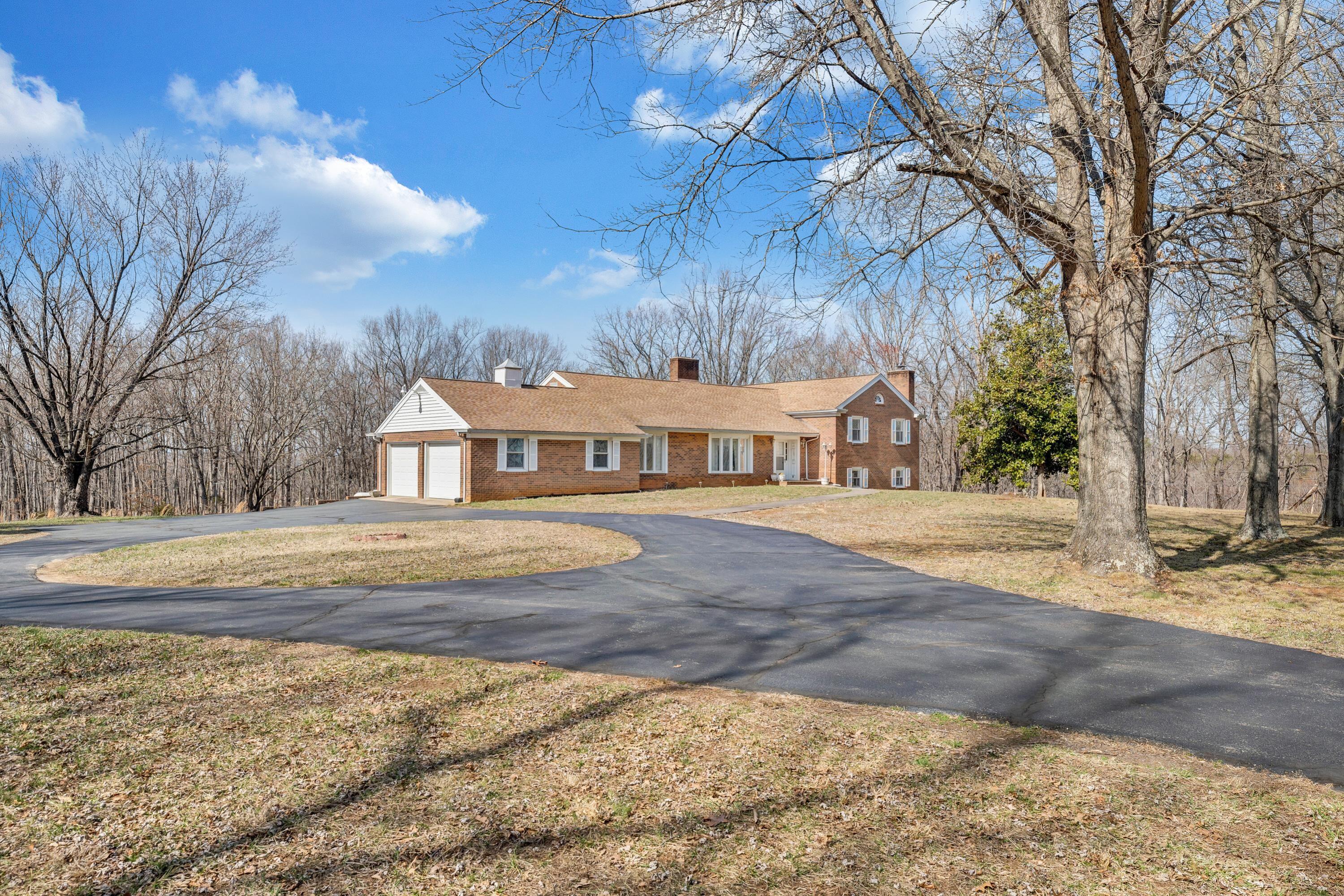 Image 3: Circle Driveway