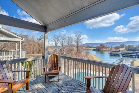 290 Sailors Cove DR