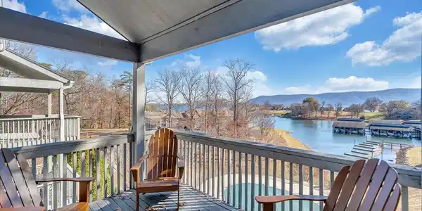 290 Sailors Cove DR