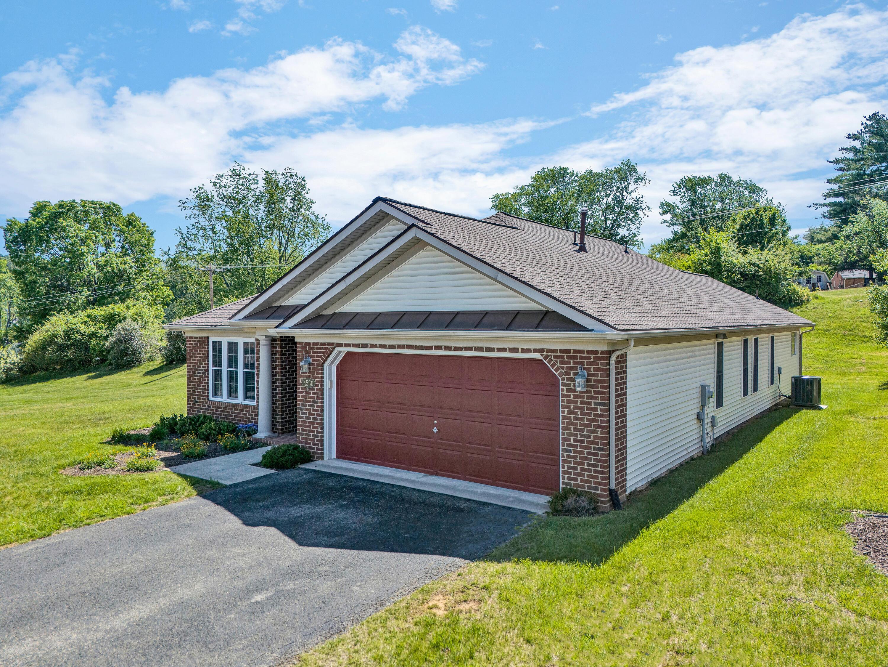 Image 1: 4530 Colonial PLace Dr