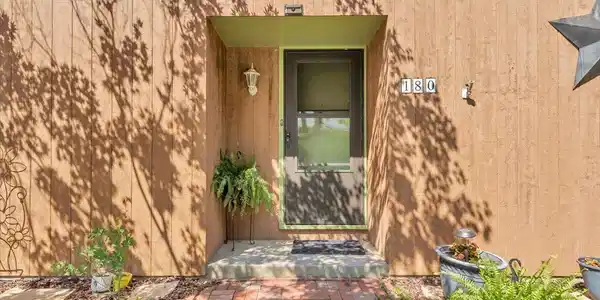 Image 2: Contemporay home in Daleville