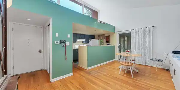 Image 4: Offers 3 BR/2 BA