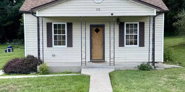 218 Commerce AVE