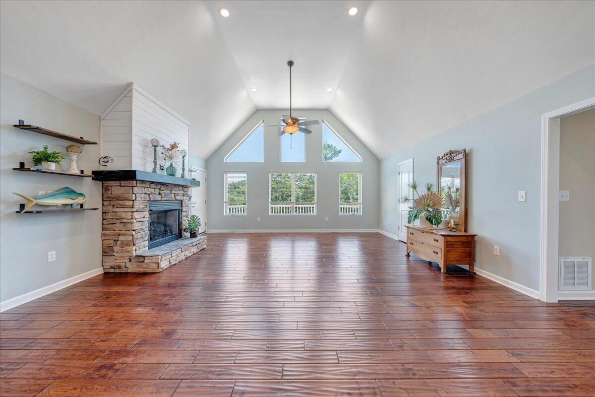 Image 2: Natural LIght floods this space!