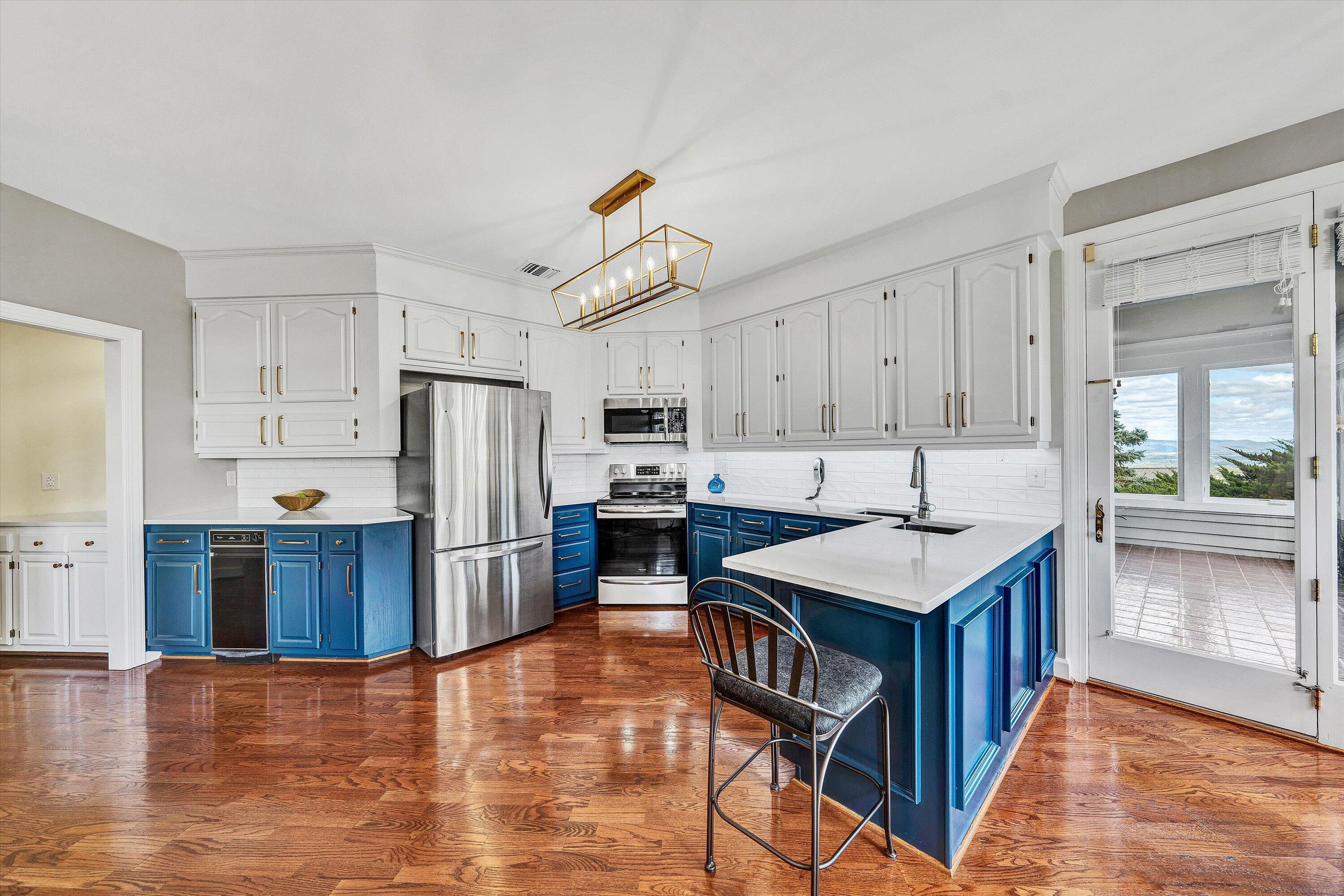 Image 2: Kitchen