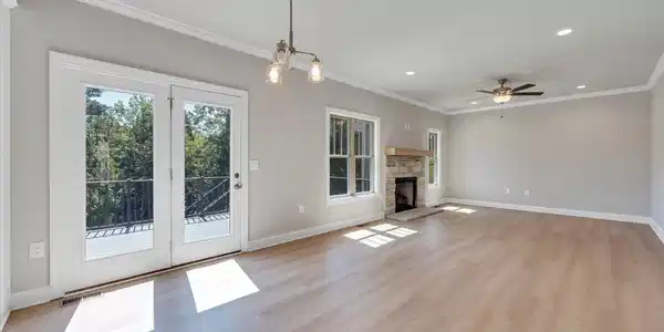 Image 3: 02_Living