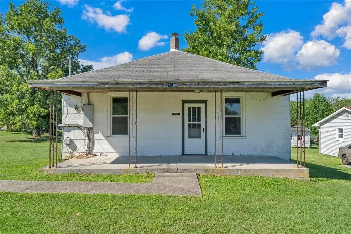Image 1: 112 1st Avenue, Cloverdale, VA 24077
