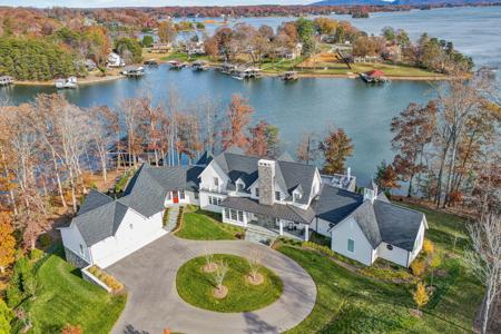 128 Oaklawn DR