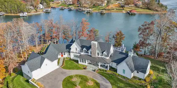128 Oaklawn DR