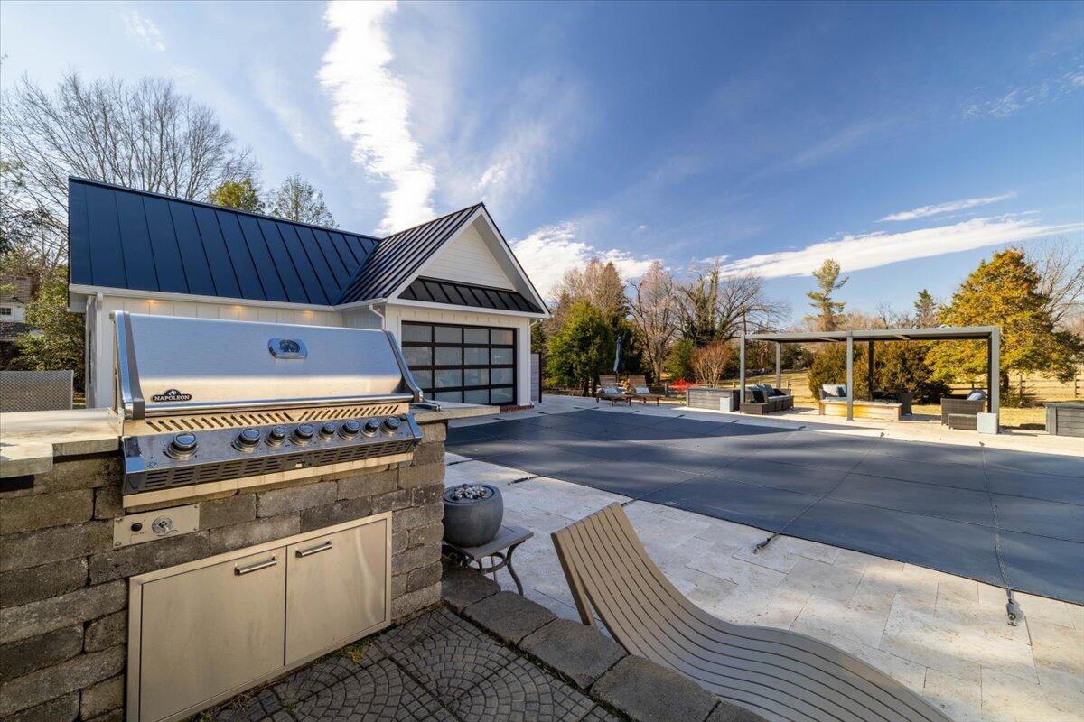 Image 3: 100-Exterior-40