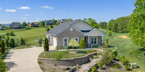 45 Fairway CT