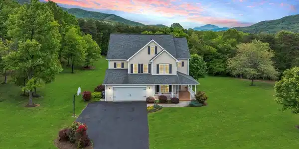 466 Thornblade WAY