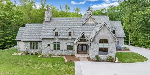 223 Moonriver LN
