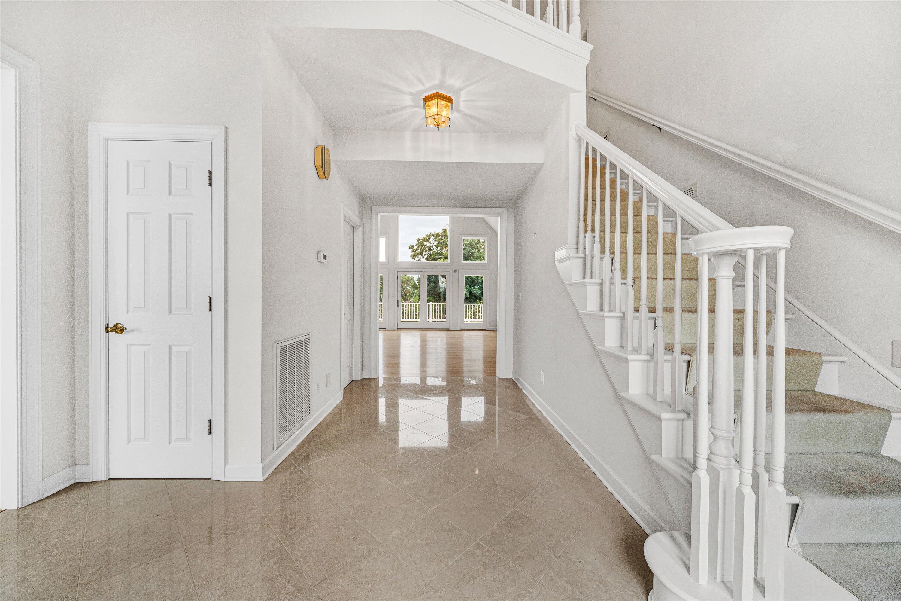 Image 3: Foyer