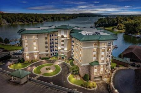 100 Bridgewater Pointe PL