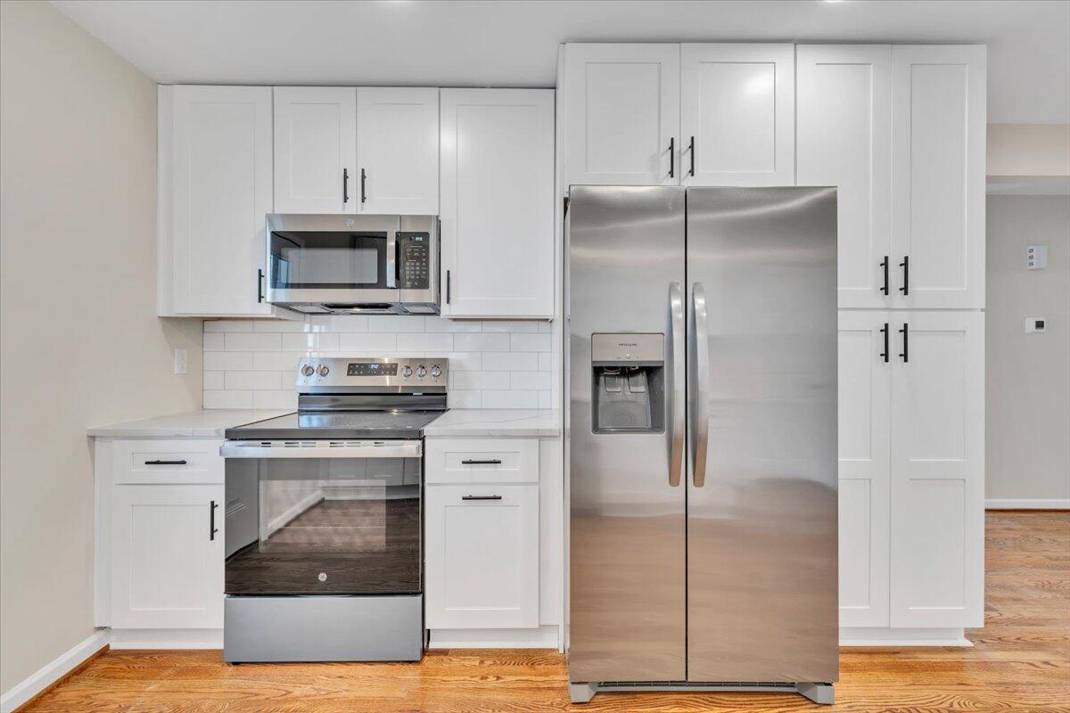 Image 2: 11-MIB03525