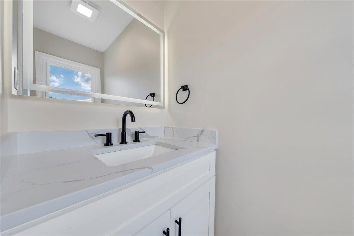 Image 3: 26-MIB03471