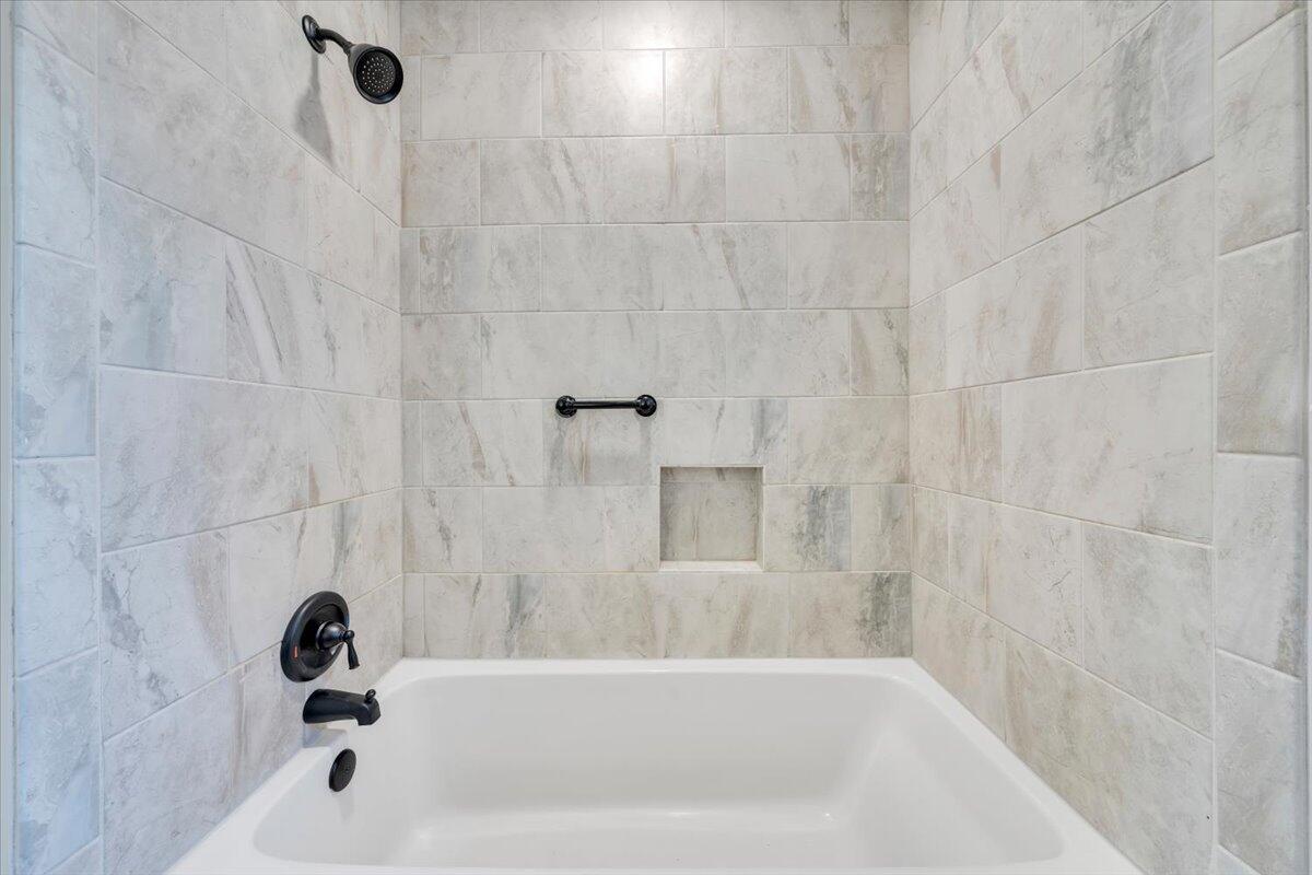 Image 4: 32-MIB03492