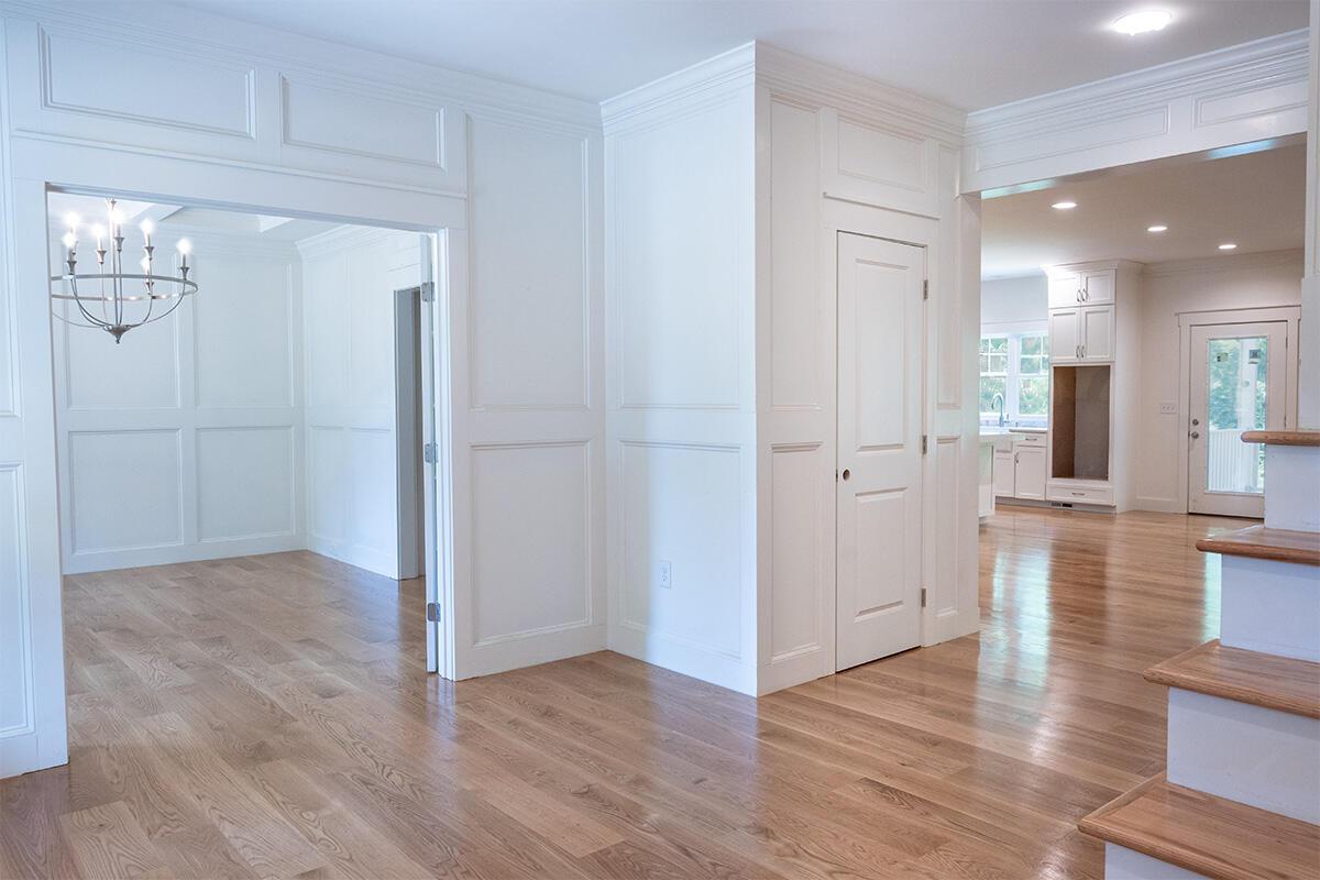 Image 4: Entryway View