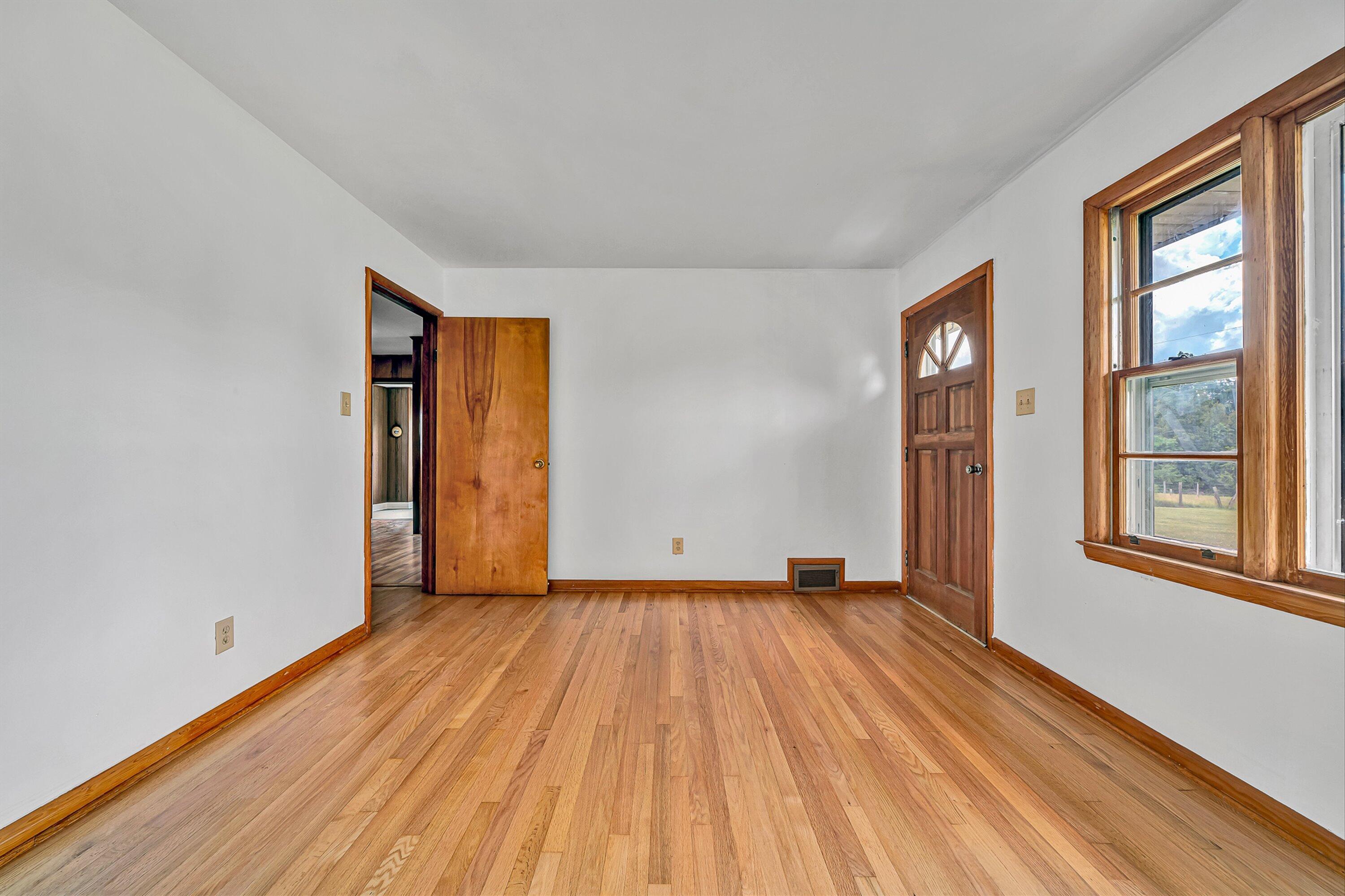 Image 3: 1366 Ashpone Tavern Rd