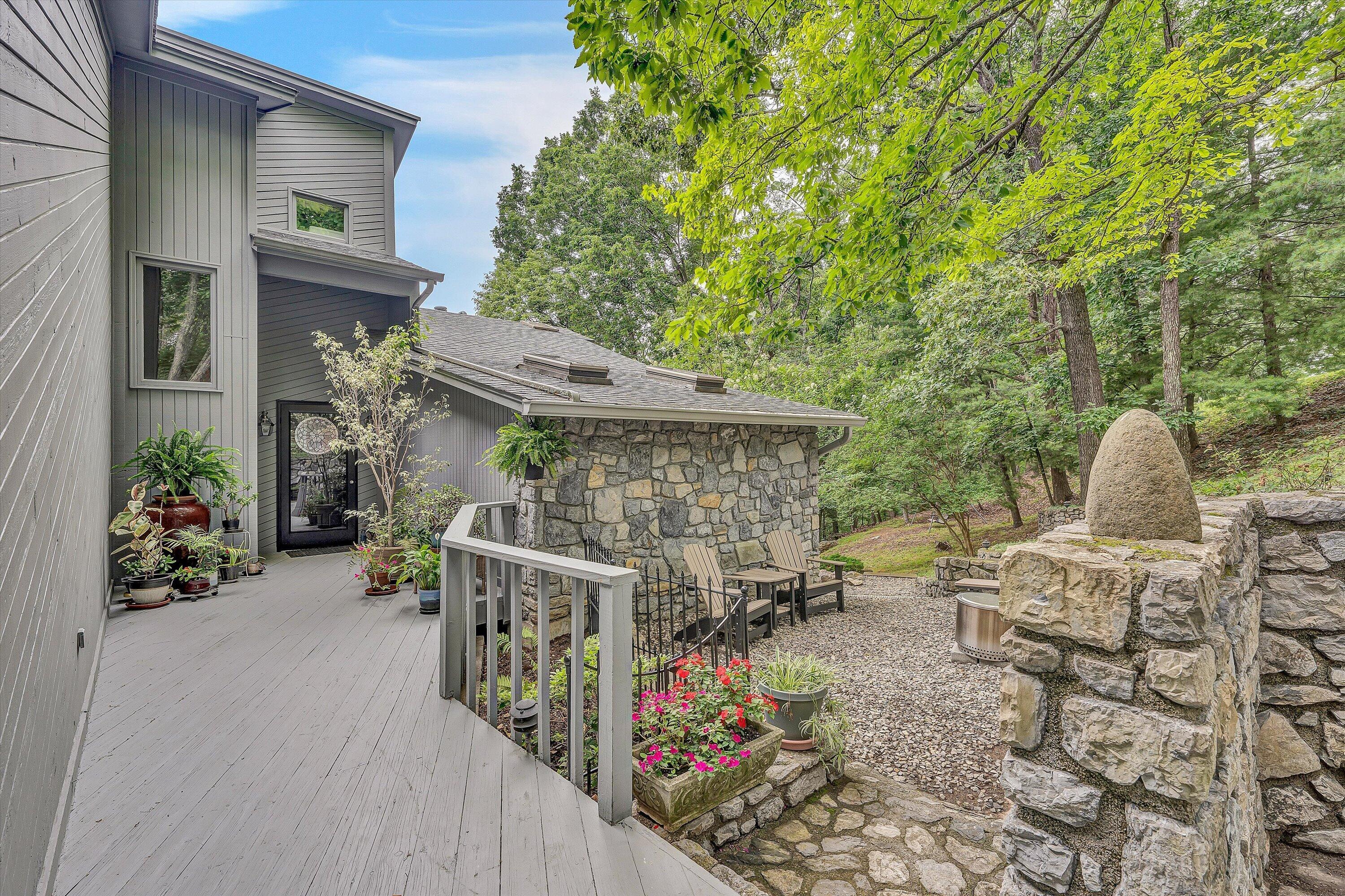 Image 3: Beautiful Entry & Courtyard